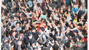 “손흥민 왔어? 어디?” 공항 환영 인파에 묻힌 월드컵 대표팀