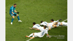 [월드컵] ‘기름손’ 오명 벗은 아킨페프 “나의 승리가 아닌 팀의 승리”