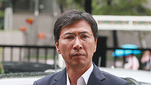  檢 “안희정, 덫 놓고 먹이 기다리는 사냥꾼처럼 …늦은밤 피해자 불러들여”