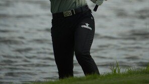 1998 박세리처럼… 박성현 ‘연못샷 환호’