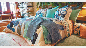 실 한 올에 6가지 색… 실로 무늬 짜내는 ‘자카드’ 눈길