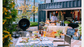 호텔 수영장에서 바비큐 파티… 직장인들 “고깃집 회식은 가라”