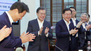 과로로 5일 쉰 문재인 대통령… 업무복귀 메시지는 “과로사회 탈피”