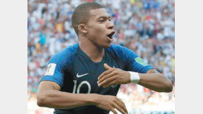 19세 ‘佛의 전차’, 철벽도 뚫나