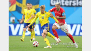 [월드컵] 스웨덴 vs 스위스, 지루한 0의 균형… 전반 0-0