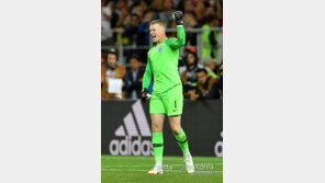 잉글랜드의 월드컵 승부차기 저주 깬 신예 수문장 ‘픽포드’