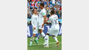 [월드컵] 프랑스, 우루과이에 1-0 전반 마감… 바란 헤더골