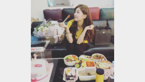 수지, 결별 후 첫 근황 공개…팬미팅 앞두고 “이따봐용”