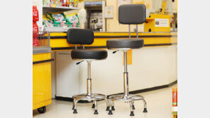 10년 만에 계산대 의자 바꾸는 이마트