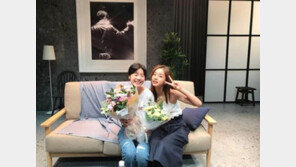 [#해시태그 컷] “우윳빛깔 박소진!” 혜리 우정의 V