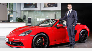 “스포츠카도 자율주행 모드 필요… 포르셰, 힘 좋은 전기차 개발중”