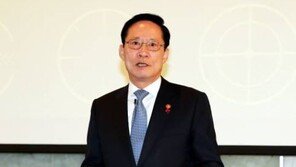 송영무 또 구설…“여자들, 행동거지·말하는 것 조심해야 해”