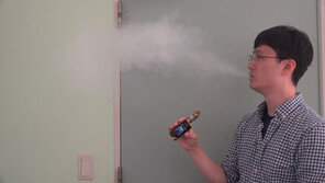 “흡연실서 ‘용가리 증기’ 뿜었더니, 일반담배 흡연자들이…”