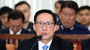 송영무 ‘女 발언’, 잇단 논란…“전형적 2차가해” 해임 요구 봇물