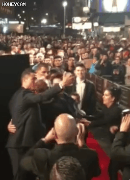 [움짤]호날두 방한, ‘인간 포토존’ 수준 팬서비스 기대 만발  