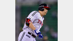 김현수, 경기 도중 무릎 통증으로 교체 “선수 보호 차원”