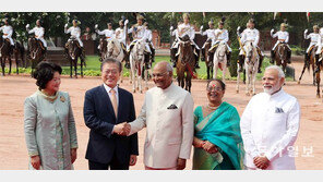 모디, 문재인 대통령 11개 일정 동행… “다시 만나요” 한국말 인사도