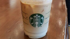 빨대? 뺄때! 스타벅스 年10억개 빨대와의 전쟁