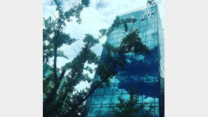 윤박 “JYP 신사옥, 대기업 출근하는 느낌…지문도 등록”