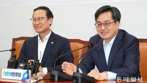 경제 한뼘 우클릭… 당정청, 은산분리 완화 가닥