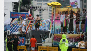 퀴어축제 참석 이정미 “서울시청 인근에 무지개 횡단보도 설치하자”