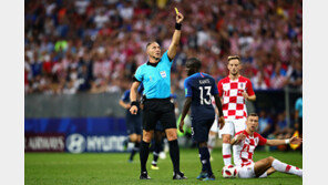 수줍음 많은 프랑스 귀요미 ‘캉테’,  동료 덕에 인생샷…무슨 사연?