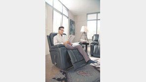 등받이 18단계 조절… 안락함의 극치 ‘리클라이너 소파’