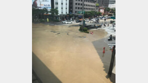 가마솥 더위에 충무로는 ‘물난리’…상수도 파열로 2가~4가 ‘물바다’