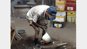 ‘1100도’ 열기에도…폭염과 맞서 싸우는 ‘극한 노동자’들