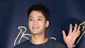 [연예뉴스 HOT5] 배우 김진우, 연인 공개