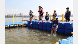 수영장이 아닌 한강 한가운데서 ‘생존수영’ 직접 배워보니…