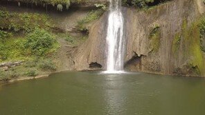 뮤비 촬영 중 폭포서 추락하는 사람 포착…콘티에 없던 일이라고?