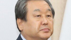 김무성, 두 딸이 ‘골칫거리’…차녀 ‘교수임용 특혜’·장녀 ‘허위 취업’ 의혹