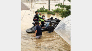 수상바이크로 日 수몰마을 120명 구한 20대 영웅