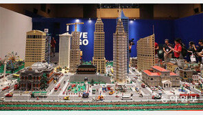 레고 덕후들 신나겠네… 101만 조각이 수놓은 환상의 세계