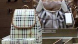 “싸게 파느니 태워버려” 명품 버버리, 422억 어치 재고 상품 몽땅 소각