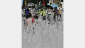 계속되는 불볕더위, 지친 시민들 “이 날씨 실화냐” 고통 호소