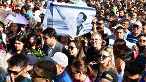 수천명 눈물 속에 떠난 한국계 피겨영웅