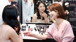 [비즈 프리즘] 꼼꼼한 체크슈머·과감한 영포티가 시장 주도