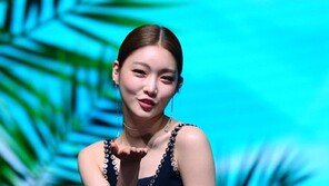 청하 “걸그룹 선배들과 여름 대전? 팬으로서 영광이죠”