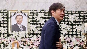 조국, 노회찬 빈소서 오열  “새로 빛나는 별, 의원님이라 생각할 것”