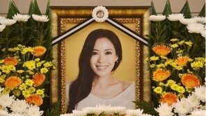 [종합]먼저 잡은 유채영 손 놓지 않는 남편 “20년이 지나도…”