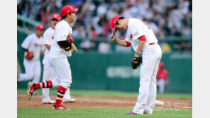 [포토] 박종훈 ‘호수비로 위기를 넘겼네요~’