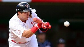 [포토] 김동엽 ‘절묘한 희생번트~