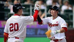 [포토] 최항 ‘달아나는 귀중한 홈런~’