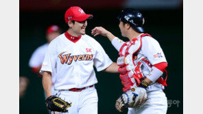 [포토] 신재웅 ‘승리를 지켰어~’