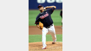 갈 길 바쁜 롯데, 에이스 호투에도 웃지 못했다