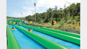 트랙 위를 ‘슝슝’ “무더위야 비켜라!”