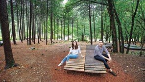 손미나와 스페인 청년 장민의 생태숲 걷기 여행