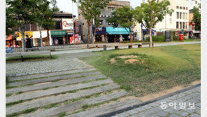 나가면 초주검!… 먹자골목 썰렁, 몰캉스-방콕쇼핑 물만났네